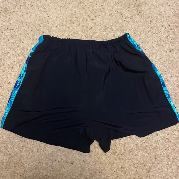 Women’s Resorts PLUS Nylon Board Shorts - Picture 5 of 10